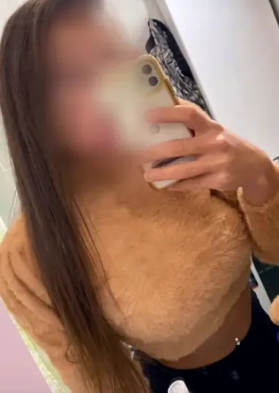 Elena, 27