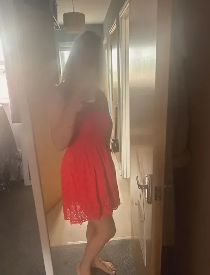 Elena, 34