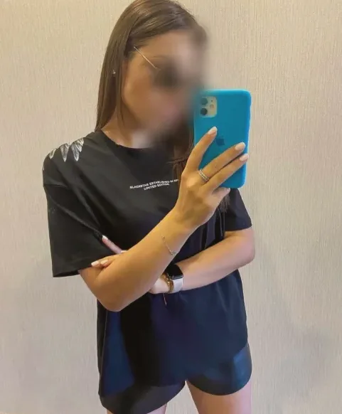 Laura, 27
