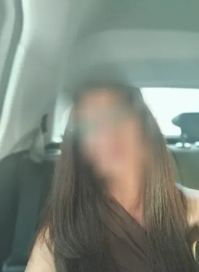 Lilly, 40