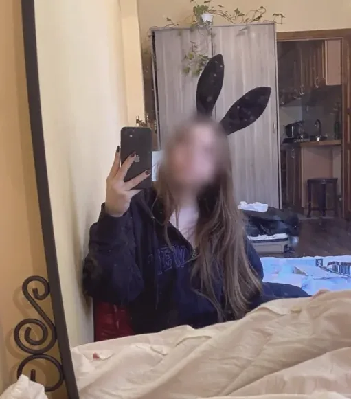 Nadine, 19