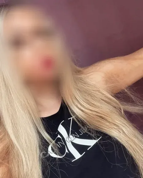 Nele, 24