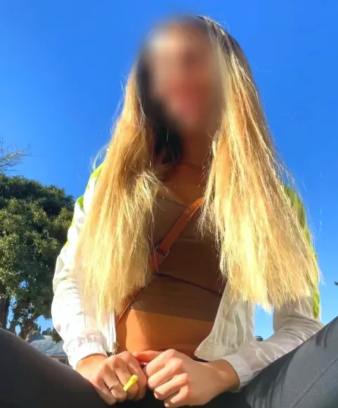 Nicole, 29
