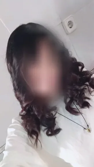 Nicole, 18