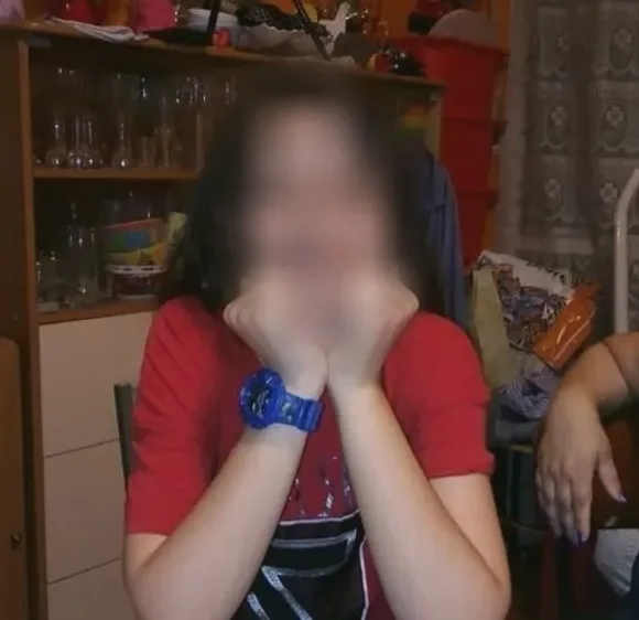 Özlem, 25