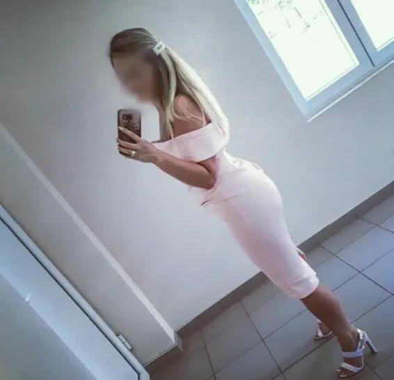 Rebecca, 29
