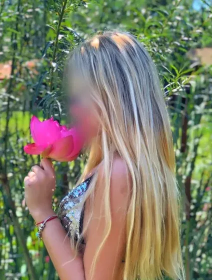 Simone, 31