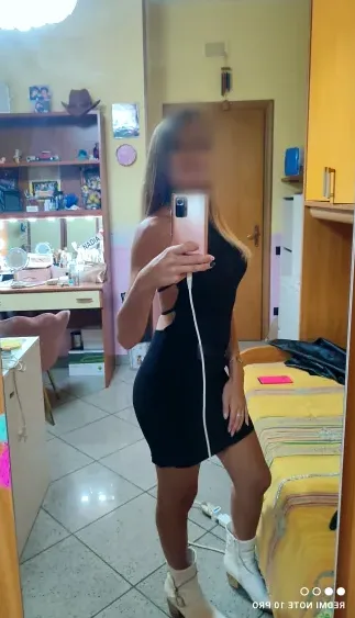 Sophie, 34