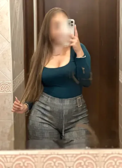 Sophie, 24