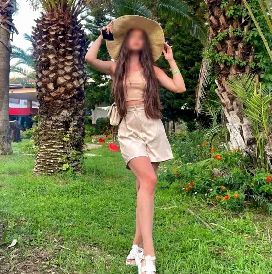 Vanessa, 23